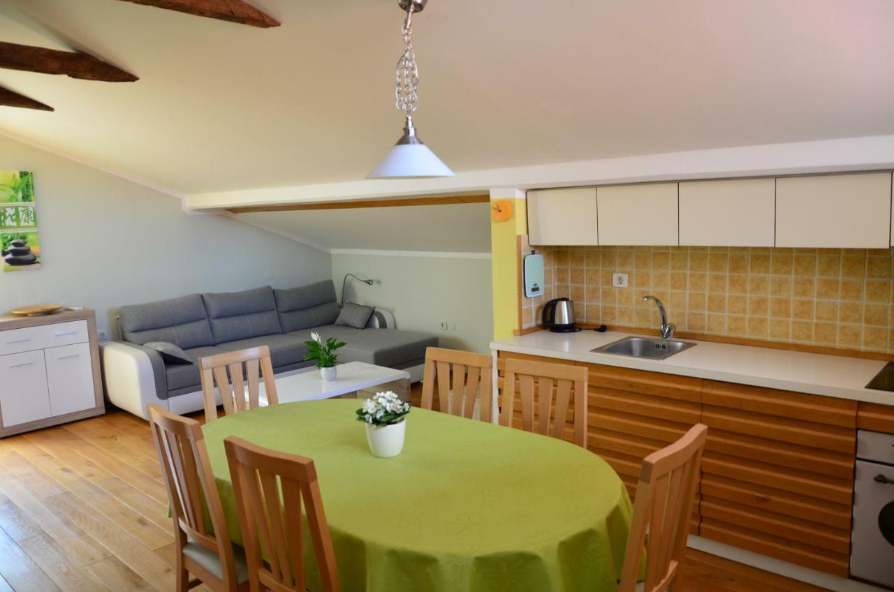 Apartma Louis Dutovlje Exterior foto