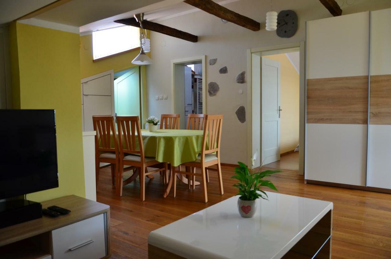 Apartma Louis Dutovlje Exterior foto